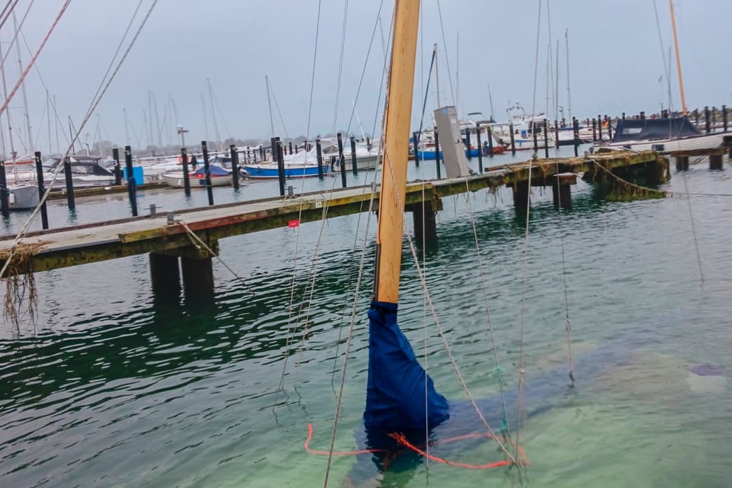 L'Hanseat 68 della famiglia Bothmer è rimasto sott'acqua per sette giorni. Poiché quattro generazioni avevano già navigato su di essa, è stata presa la decisione di salvarla, anche se la copertura assicurativa era insufficiente.