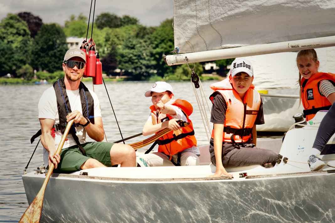 HerzPiratenRegatta2026- Team Alsterungeheuer Tutti mit Skipper Johannes Ludwig.