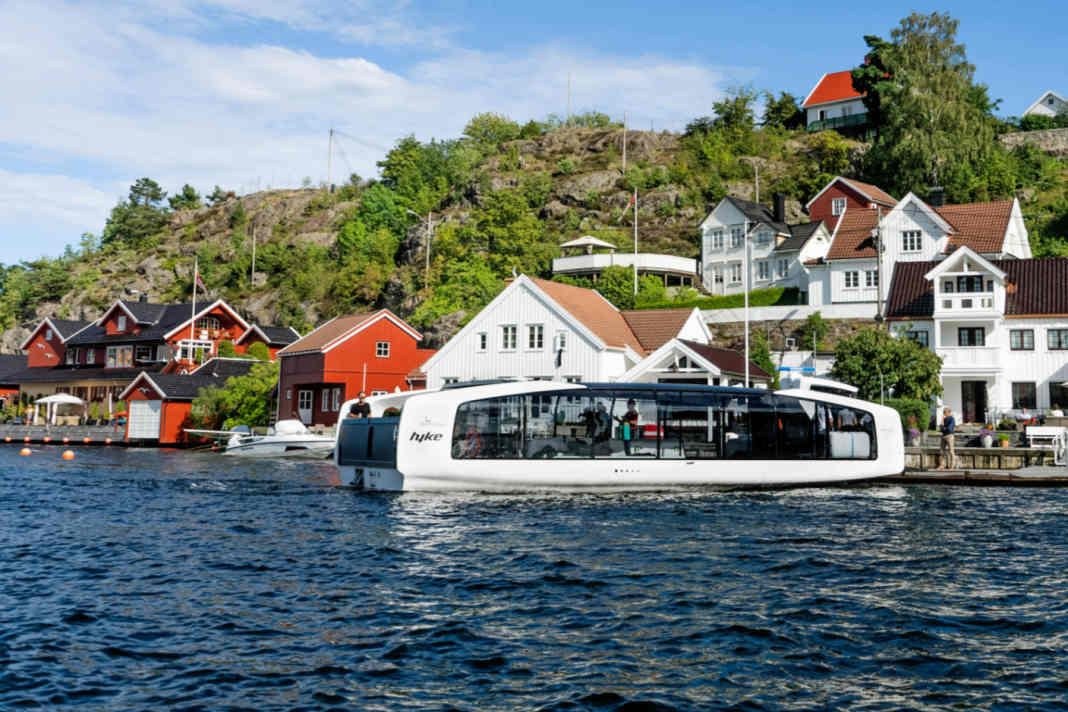 The electric ferry in action.