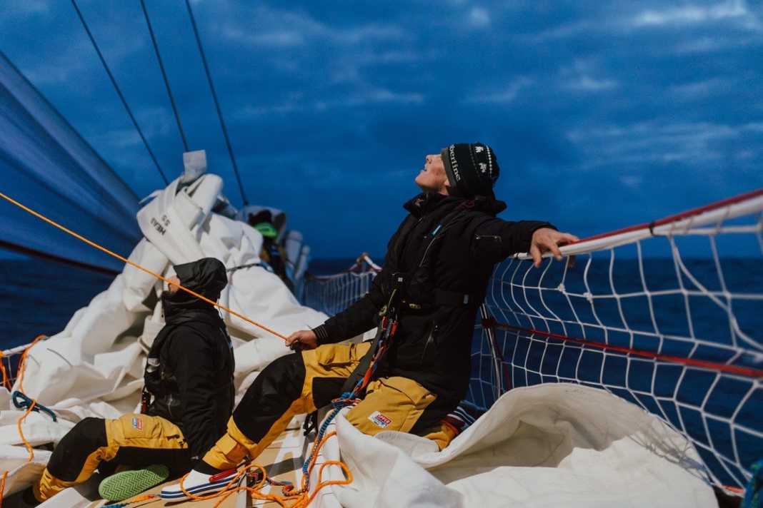 First Mate beim Team GOSH, Otto Kulow, auf dem Vorschiff. Gemeinsam mit Skipper Oli Irvine führte er das Team zum Sieg des Clipper Round the World Yacht Race 2025/26.