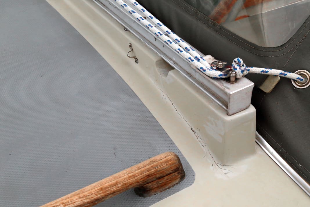 Undersized: Cracks on the outside of the traveller are common because the connection to the deck was too weak. This should significantly reduce the price and be fixed immediately