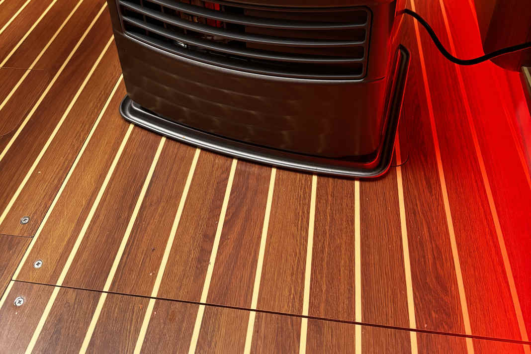 Il forno misura 38 x 30 x 43 centimetri.