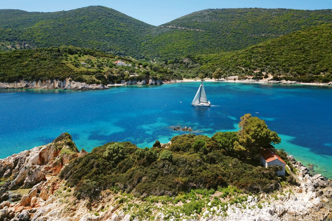 The dream of every Mediterranean sailor: with a charter yacht in the passage between the islands of Agios Nikolaos and Ithaca