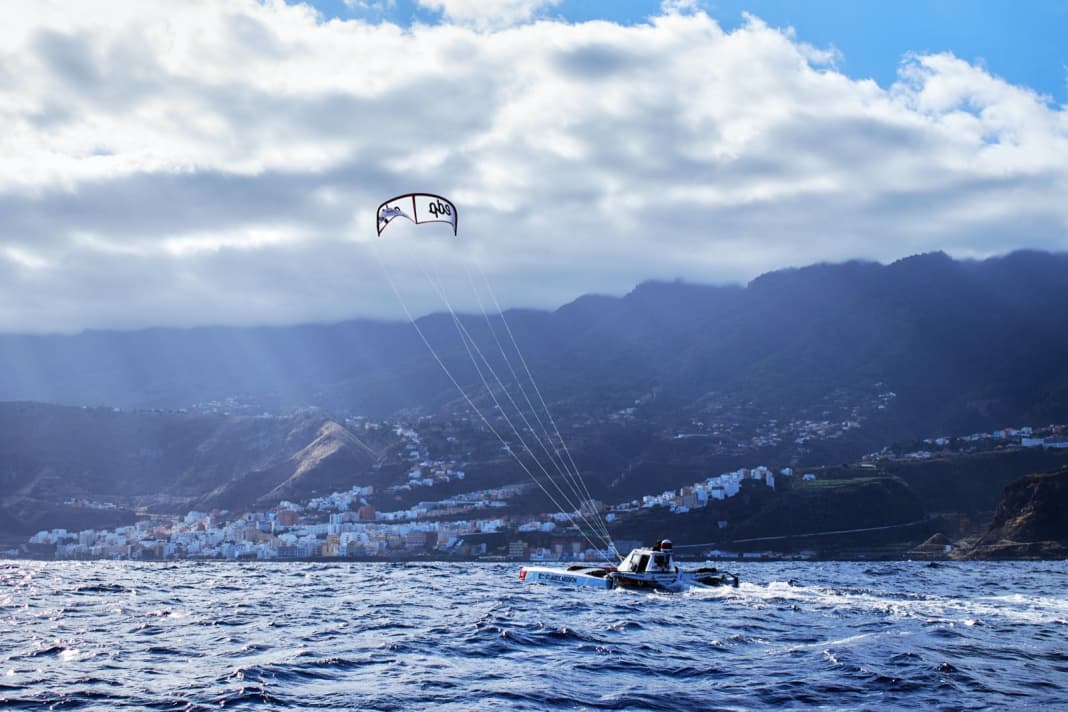 Der WingCommander RC im Einsatz. Der Portugiese Francisco Lufinha hat mit einem Trimaran die schnellste Solo-Atlantik-Überquerung mit Kite absolviert: 20 Tage