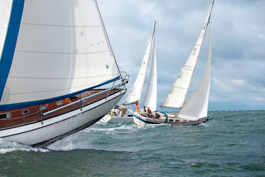 The three comparison candidates in the Fehmarnsund (from windward to leeward): Sun Odyssey 30i, Hallberg- Rassy 29 and Vindö 40