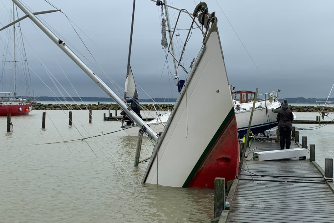 The storm surge and its consequences - no other topic has characterised this week to such an extent