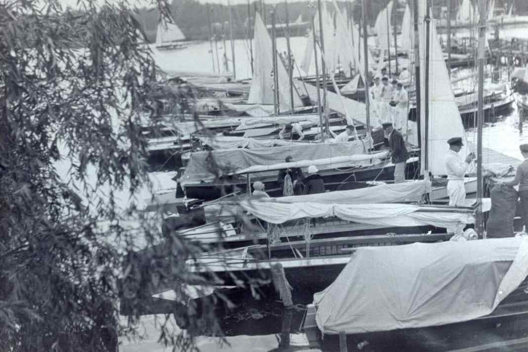 Der Seglerverein Rahnsdorf wurde 1926 gegründet und entwickelte sich schnell zu einer der aktivsten Gemeinschaften in der Berliner Segelszene.