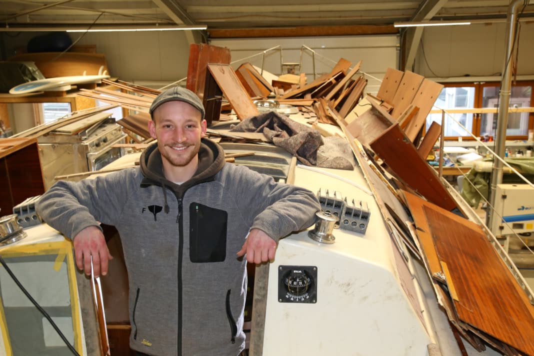 Using a vacuum pump, Kemper sucked litres of water out of the fixtures after drilling into some of them at the base. He dismantled the wooden fixtures as far as possible to allow them to dry. They have surprisingly few water stains