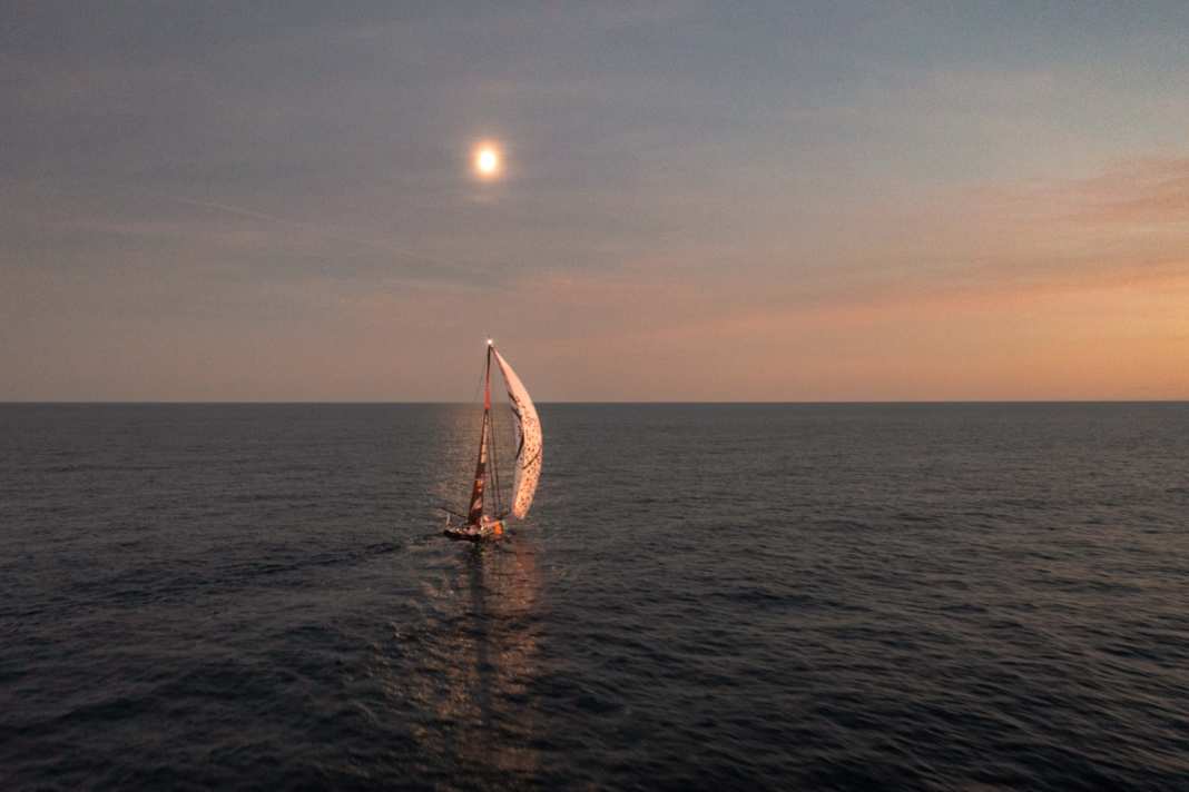 "Malizia - Seaexplorer" naturally illuminated...