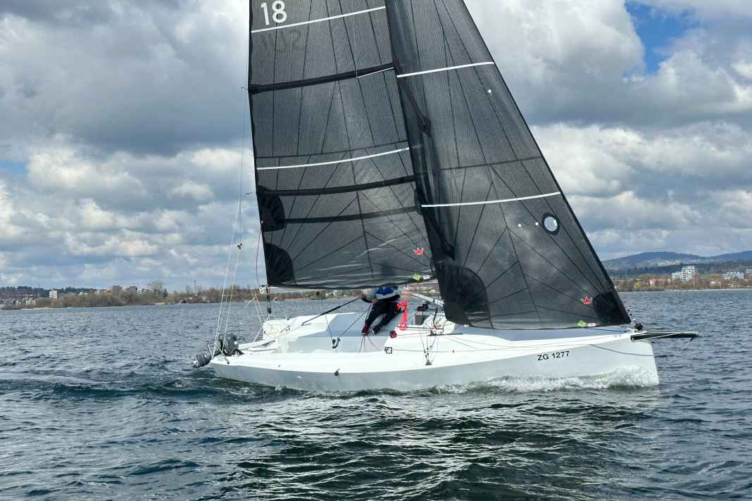 Pretty little thing. The J/7 cuts a fine figure in the test and impresses with impeccable sailing characteristics.