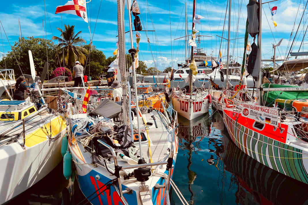 Arrivé à la marina de Shelter Bay au Panama. Huit bateaux Globe 580 y tiennent dans le box d'un catamaran de 45 pieds.