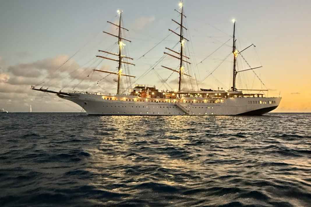 "Sea Cloud II" au large de Gustavia.