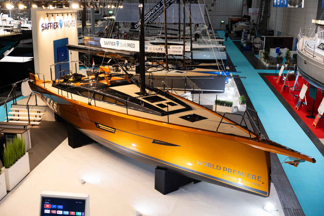 Des lignes de coque sportives et orientées vers la performance caractérisent la construction. La section avant reste relativement mince en comparaison. Le nouveau SL 46 est lui aussi clairement un Saffier typique.