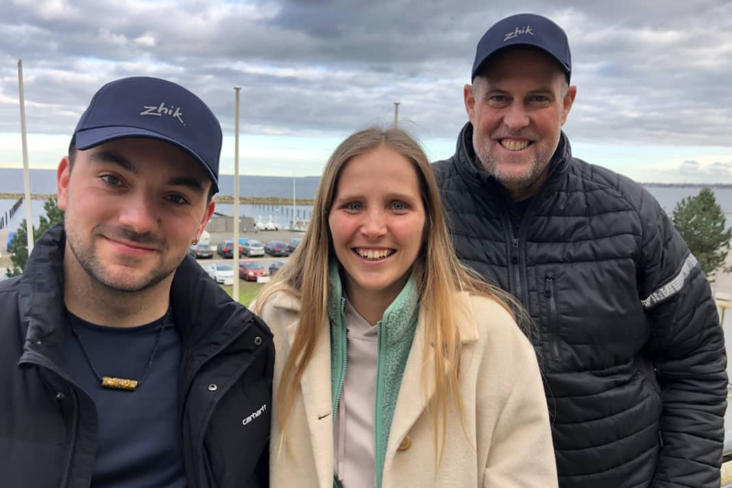 La relève allemande de l'America's Cup en plein essor (de dr.) : Marc Pickel, promoteur et coordinateur, Carolina Werner (manager de l'équipe féminine allemande pour la Women's America's Cup) et Paul Farien, initiateur et directeur d'embRACING.