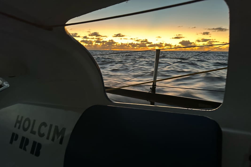 Nico Lunven's view of the Atlantic horizon from "Holcim - PRB". The former "Malizia - Seaexplorer" navigator now runs his own boat with "Holcim - PRB"