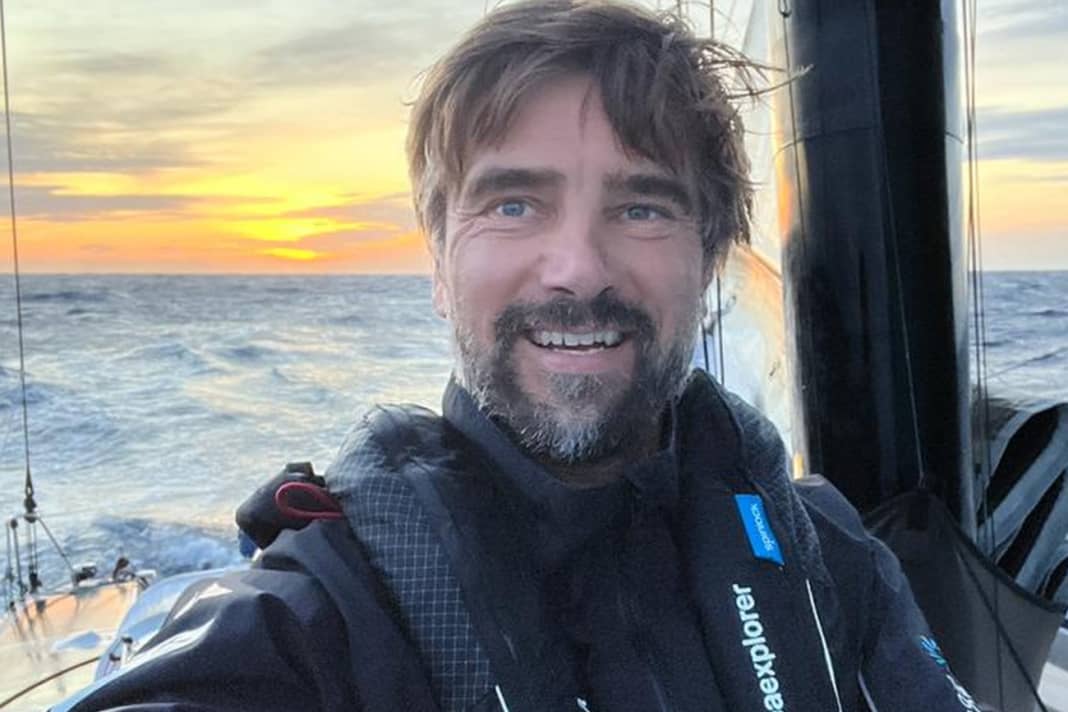 Boris Herrmann si trovava al quinto posto nella regata in solitario "Retour a la Base" e stava entrando nel vivo quando una serie di problemi tecnici lo ha messo in difficoltà.