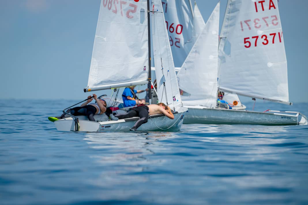 Flaute. Die 420er warten auf Wind