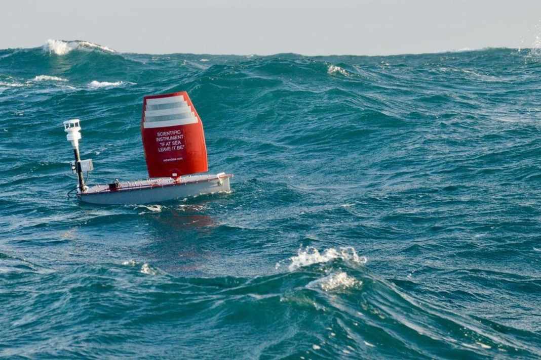 Il robot marino C-Star PC13 è stato il primo robot marino autonomo ad attraversare l'Atlantico.
