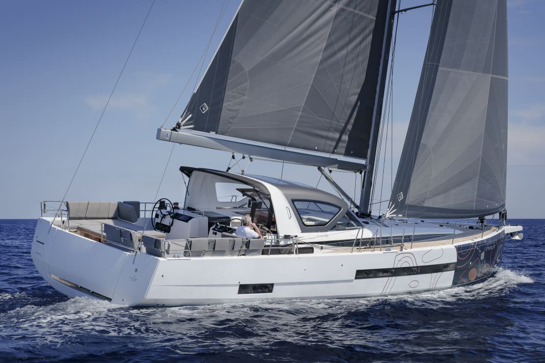Cruising sailing reimagined. The new Jeanneau Yachts 55 in the YACHT test in the south of France