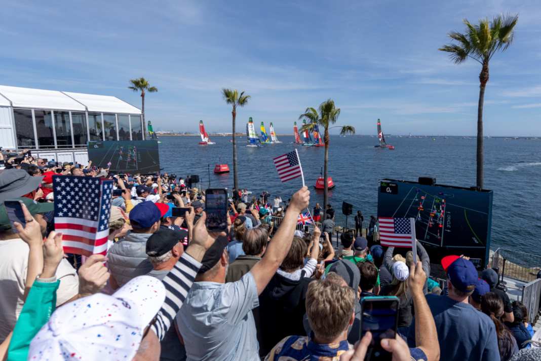 Non sono mancati i fan entusiasti della vela all'apparizione del SailGP nella futura area olimpica di Los Angeles.