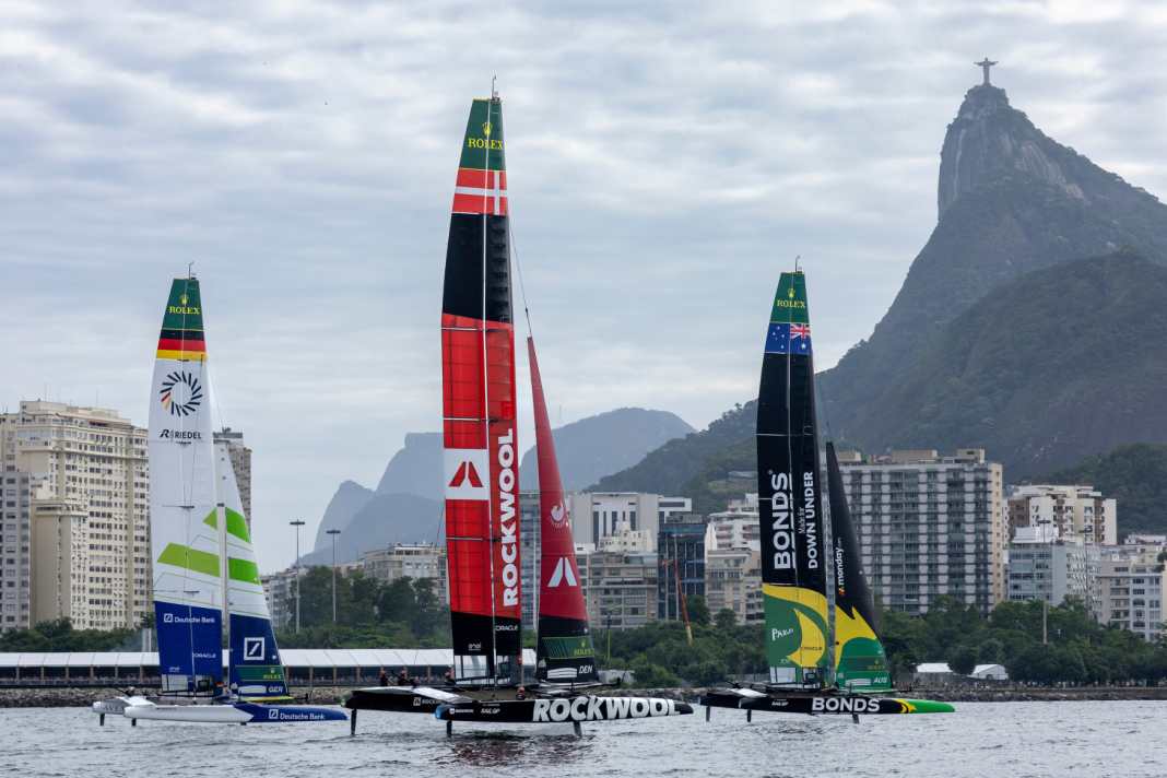 E sopra di loro la statua di Cristo: una battaglia a tre con i Bonds Flying Roos, il team danese Rockwool Racing e il Germany SailGPTeam by Deutsche Bank.