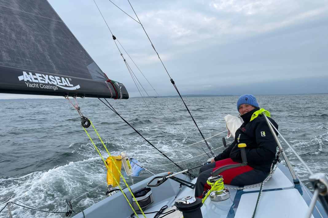 Juliane Hausmann a navigué sur le Silverrudder 2025 avec un bateau-école de la Hermann Lietz-Schule à Spiekeroog