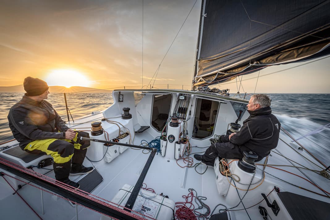 Von Slowenien nach Montenegro und retour. Das Potenzial des Bootes ist so groß, dass es selbst untertakelt leicht zweistellig segelt