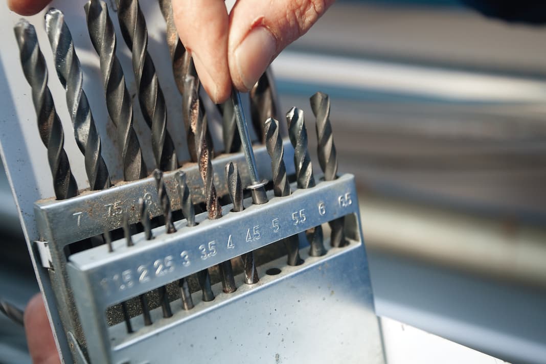 If you do not have a sliding gauge to hand, you can easily find the right drill bit in this way