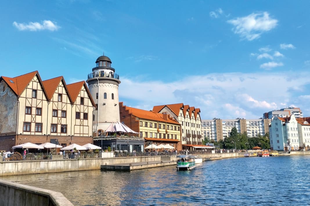 The buildings modelled on half-timbered houses, including the lighthouse, are located in the centre of Kaliningrad on the banks of the Pregel River