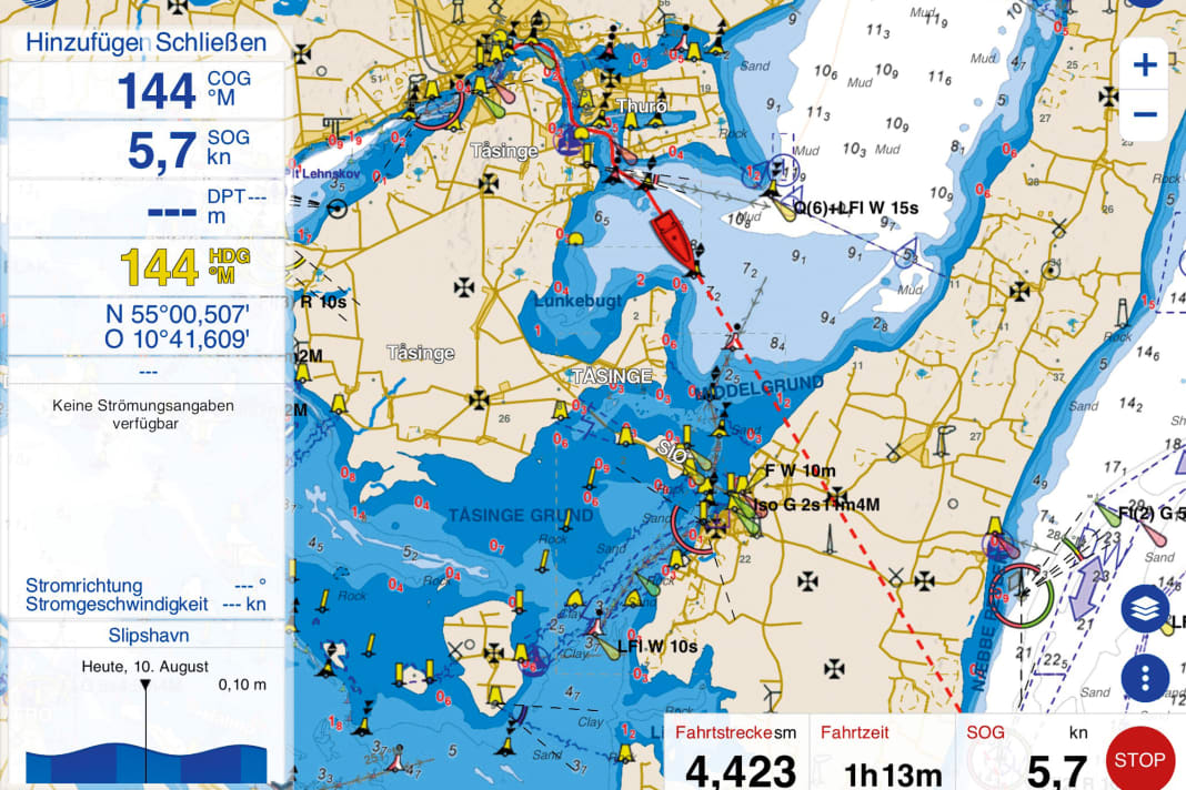 Immagine della carta standard con barra dei dati: Sul lato sinistro dello schermo, l'utente può configurare liberamente i dati standard visualizzati e selezionare quasi 30 parametri possibili, come COG, SOG, HDG, meteo, dati sulle maree, waypoint di rotta o dati sul vento provenienti dagli strumenti dell'imbarcazione tramite W-Lan.