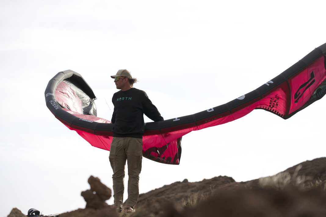 Koen Darras si sta allenando per la sua nuova avventura. Vuole essere il primo ad attraversare l'Atlantico in kitesurf.