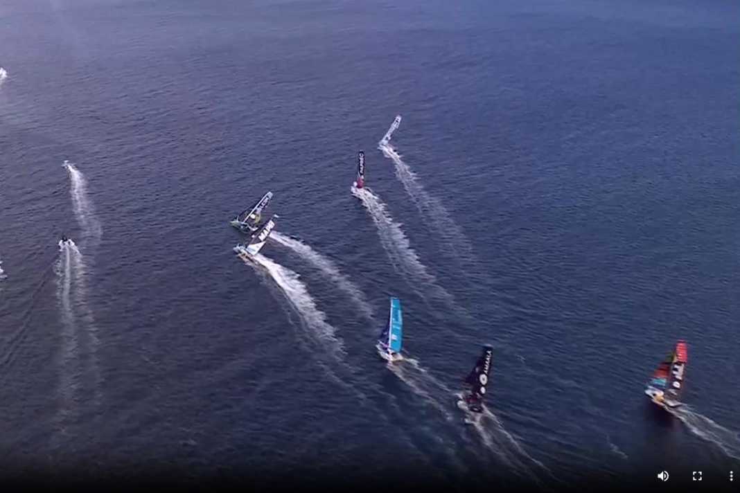 About 9 seconds before the crash. Holcim PRB is luffing in the gust, Allegrande is also forced to luff slightly due to the wind. On the left, the very dense fleet of spectators.