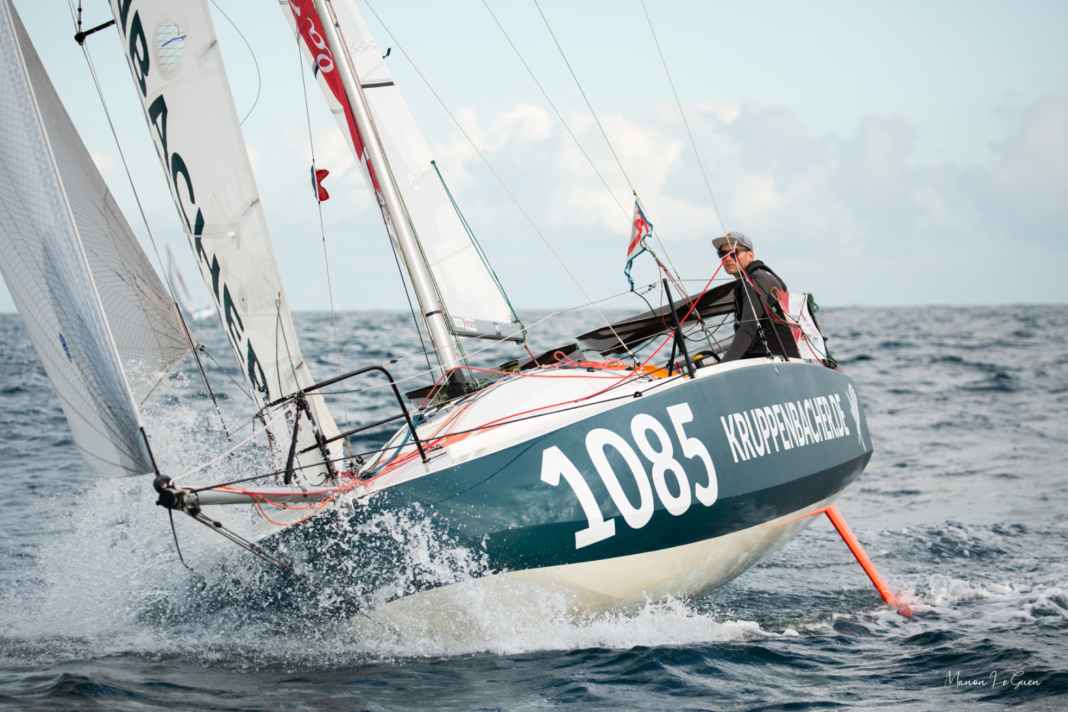 Hendrik Lenz è salito al quarto posto nel mini-transat nel quarto giorno della tappa atlantica.