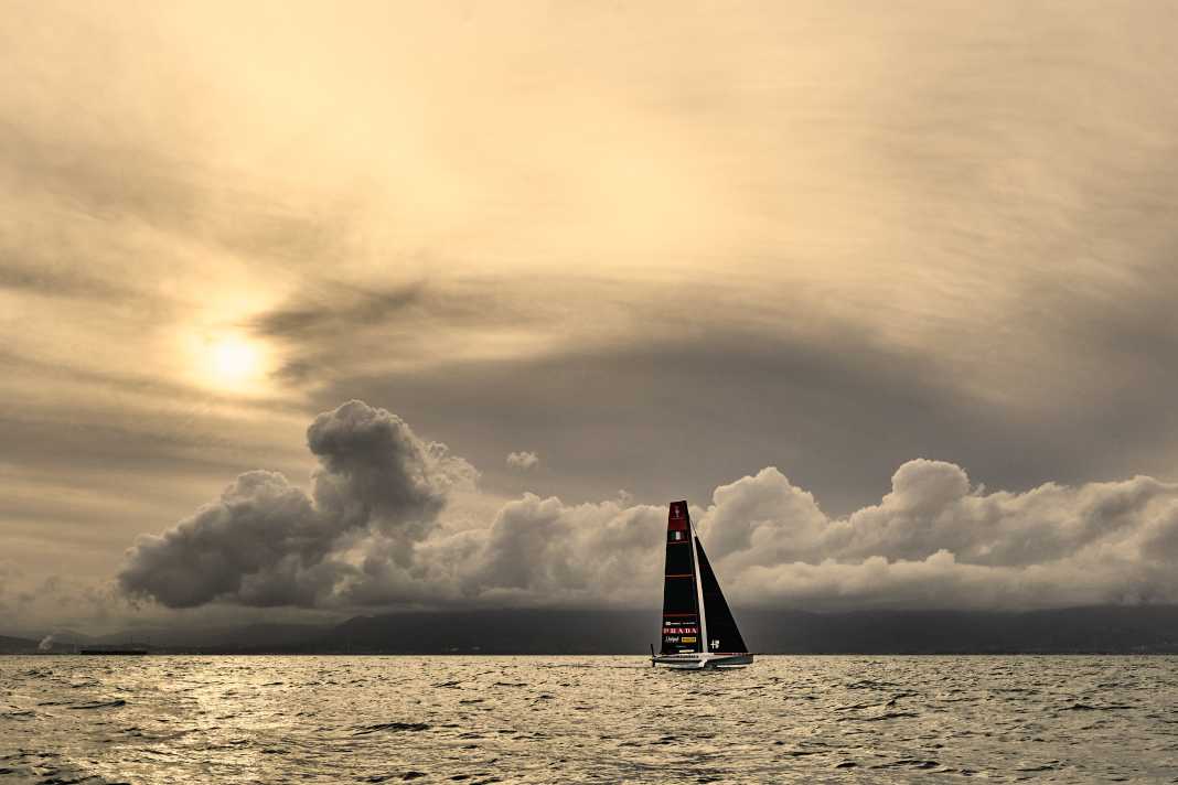 Shortly before Christmas, Team Luna Rossa trained with their AC40 "Boat 2" off Cagliari.