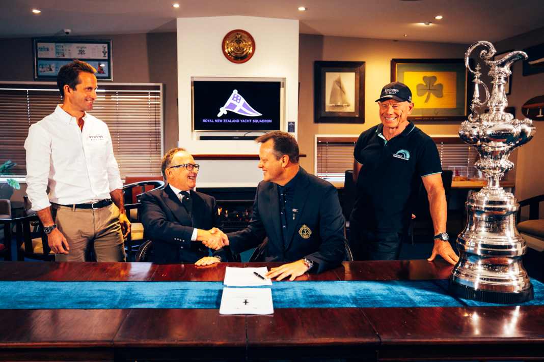 La firma del protocollo della 38a America's Cup è avvenuta presso il Royal New Zealand Yacht Squadron.