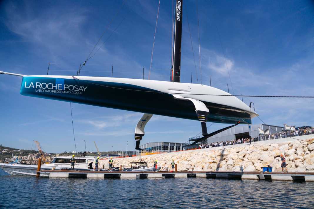 Bekannte AC75 im neuen Look: Hier geht der Franzosen-Foiler am Montag ins Wasser.