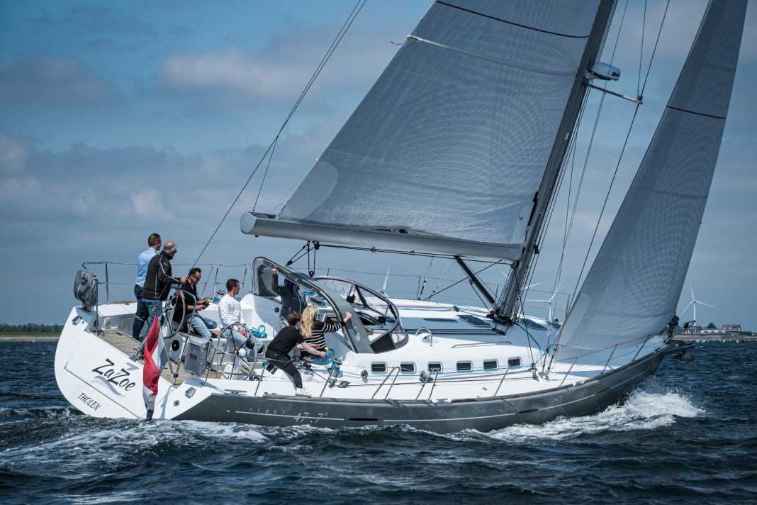 La bôme à enroulement de type C sur un Beneteau