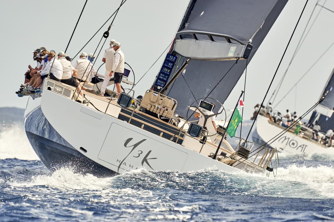 Die neue „y3k“ hinter der Swan 115 „Moat“. Berechnet gewann die Wally 101 das erste Rennen der Supermaxi-Gruppe