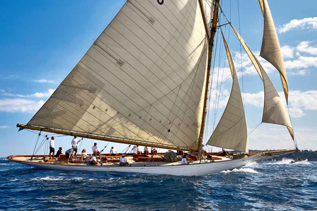 The Scotsman William Fife III drew the ship. It is considered one of his masterpieces.