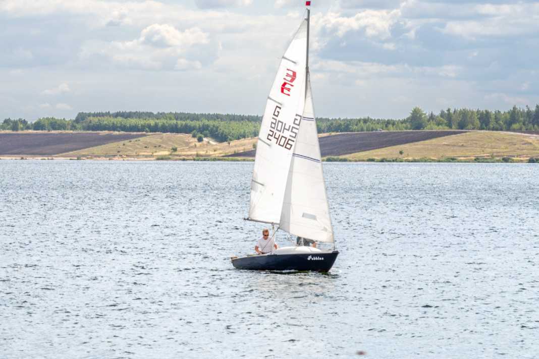 Le lac de Großräschen, situé dans la région des lacs de Lusace, a vu le jour à partir de 2007 suite à la mise en eau de l'ancienne mine à ciel ouvert de Meuro. Depuis, on y voit même des plaisanciers naviguer.