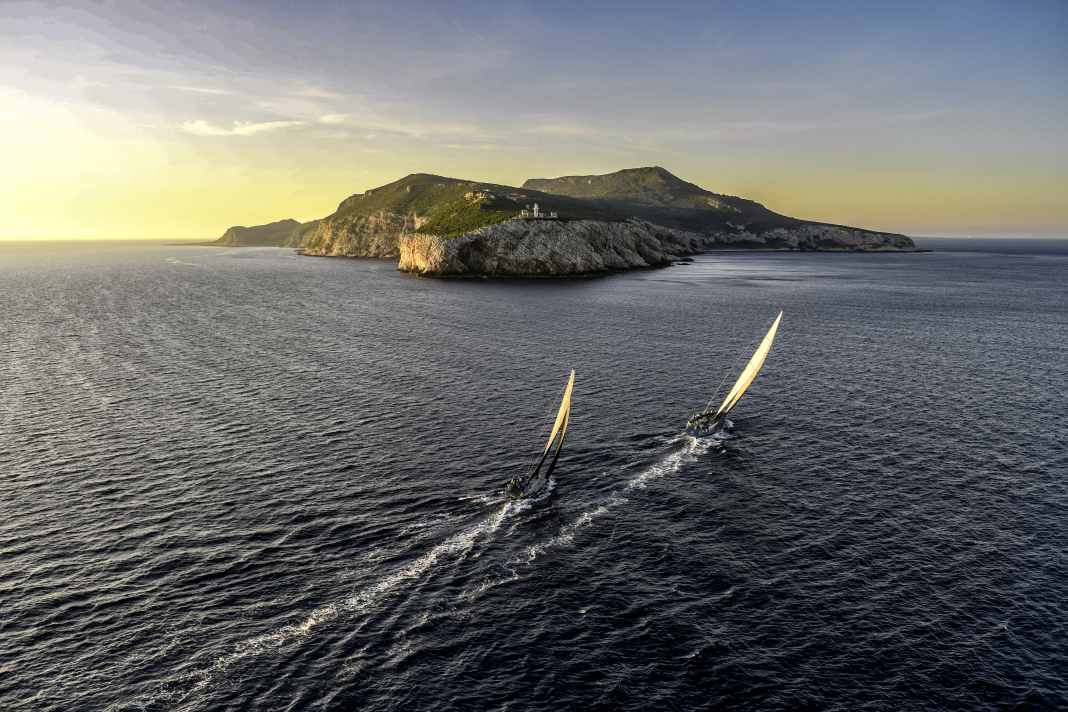 The yachts "Furiosa" and "Kalima" engage in a beautiful and exciting duel as they approach the island of Levanzo