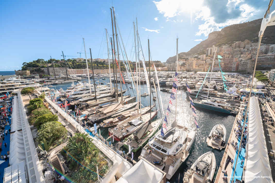 Port Hercule : dans le port de Monte-Carlo, même les grands voiliers sont amarrés les uns contre les autres. | Photo Monaco Yacht Show