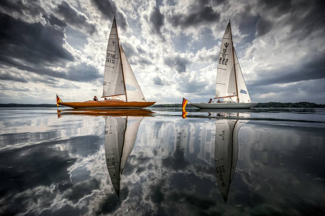 Le lac est calme. Avec une surface de voile de 15 m², les croiseurs Neptune ne sont pas vraiment des bateaux de calme.