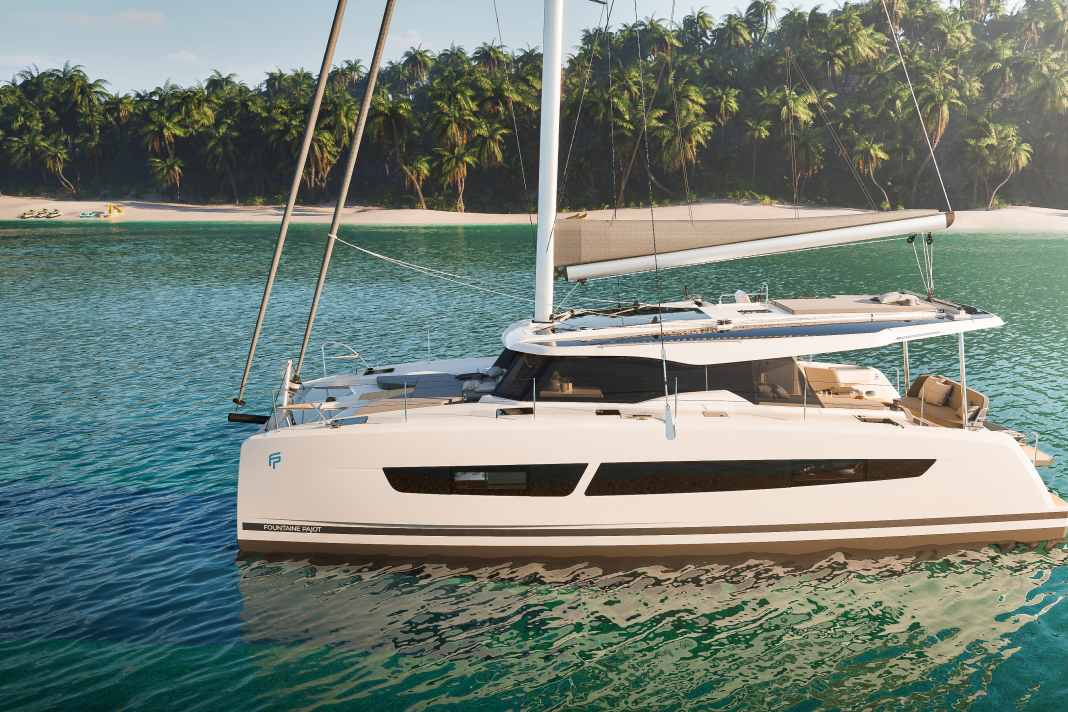 La sporgenza positiva del ponte, la prua arretrata e le lunghe finestre dello scafo caratterizzano l'aspetto del nuovo 41 di Fountaine Pajot.