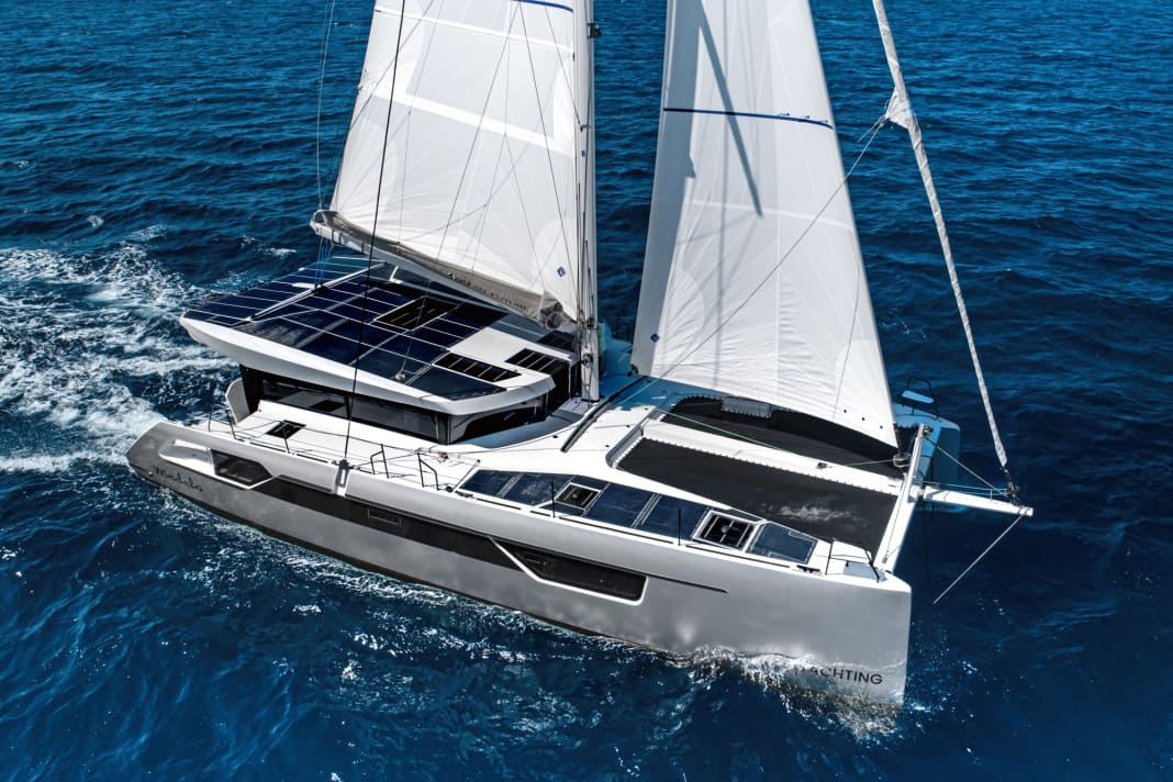 Innovative travelling cat. The Windelo 50 uses alternative materials. The photovoltaic system on deck supplies electricity for the electric motors