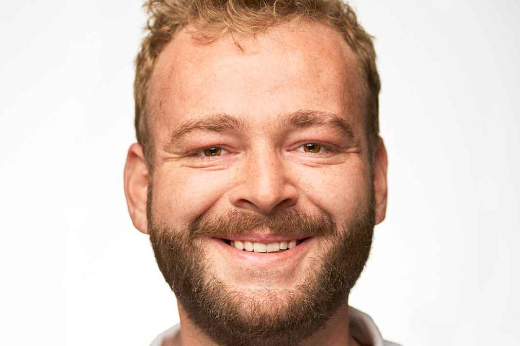 Nils Schumacher arbeitet als Bootsbaumeister bei Von der Linden und spricht im YACHT-Podcast über das Thema Antifouling.