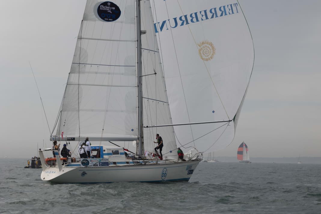 Die Swan 53 "Triana" kurz nach dem Start vor Southampton