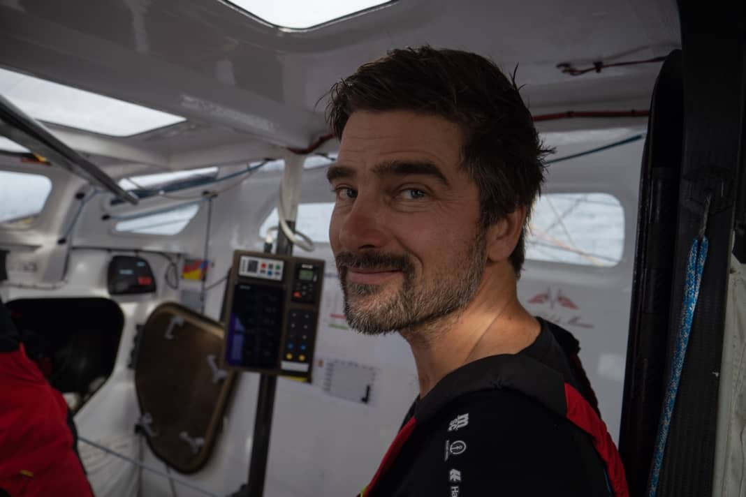 So optimistisch, wie Boris Herrmann hier schaut, startet er mit Team Malizia in die schwerste und längste Ocean-Race-Etappe von Kapstadt nach Itajaí