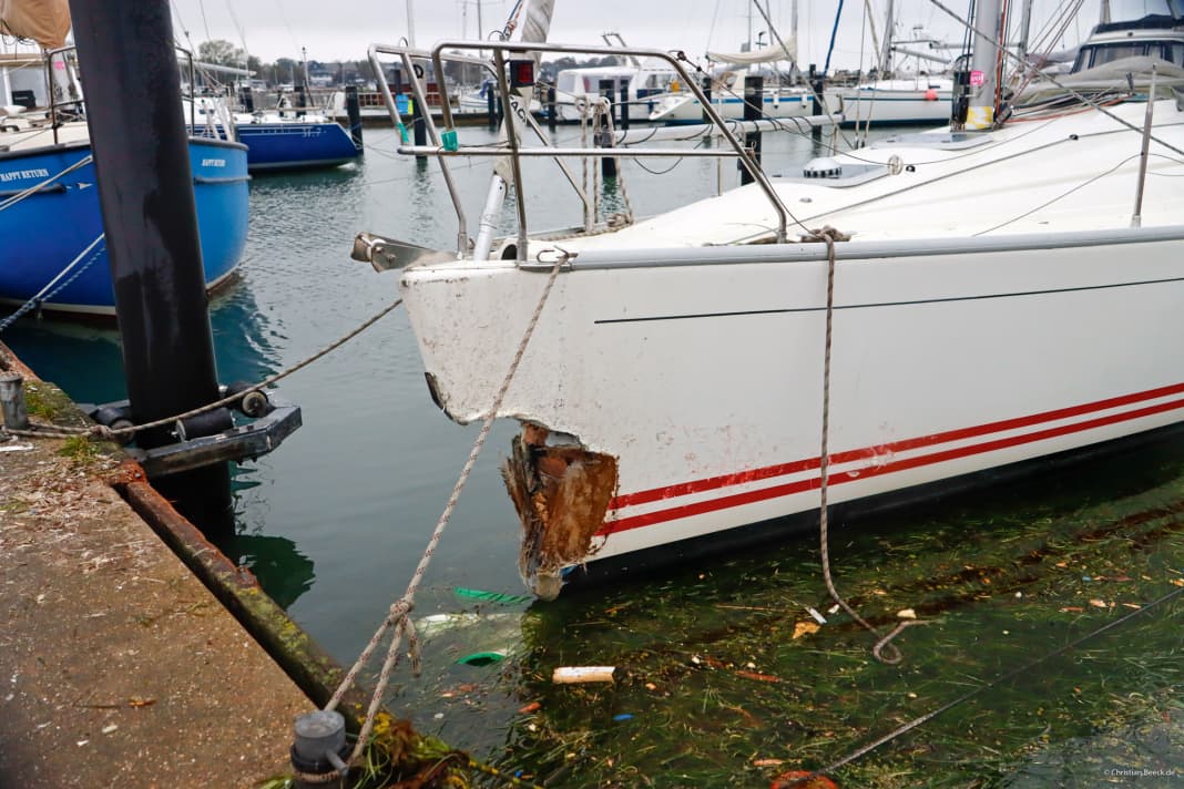 Wie werden komplizierte Schäden, bei denen ganze Stücke aus dem Boot gebrochen sind, repariert?