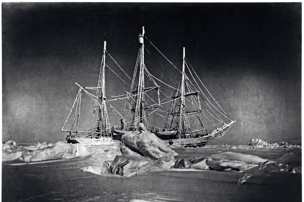 La "Belgica" congelata - temporaneamente nel pack ice e per l'eternità nella foto esposta per un'ora e mezza
